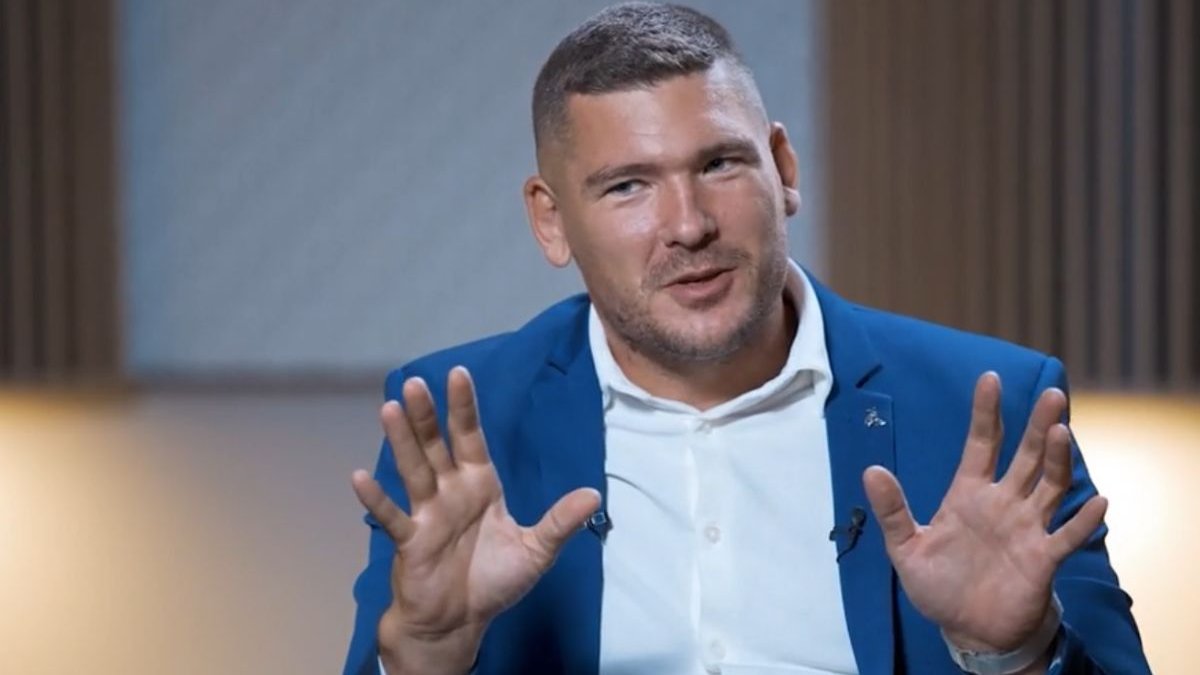 Milionarul Călin Donca rămâne în spatele gratiilor. Tribunalul Brașov a prelungit măsura arestării preventive. Echipa omului de afaceri încă postează pe rețelele sociale.