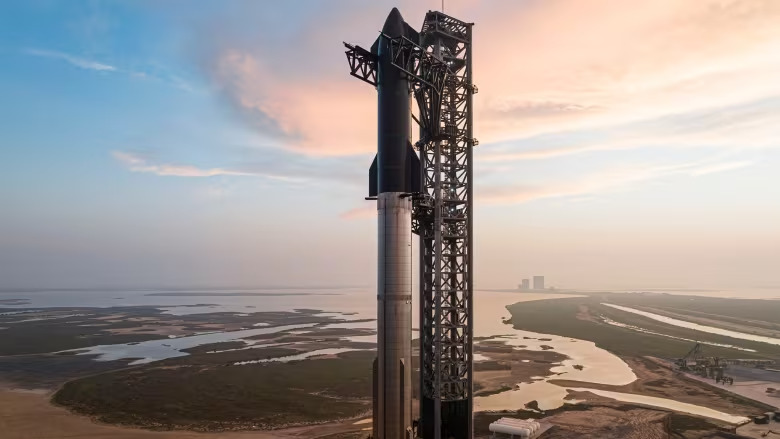 SpaceX a lansat cea mai mare rachetă construită vreodată