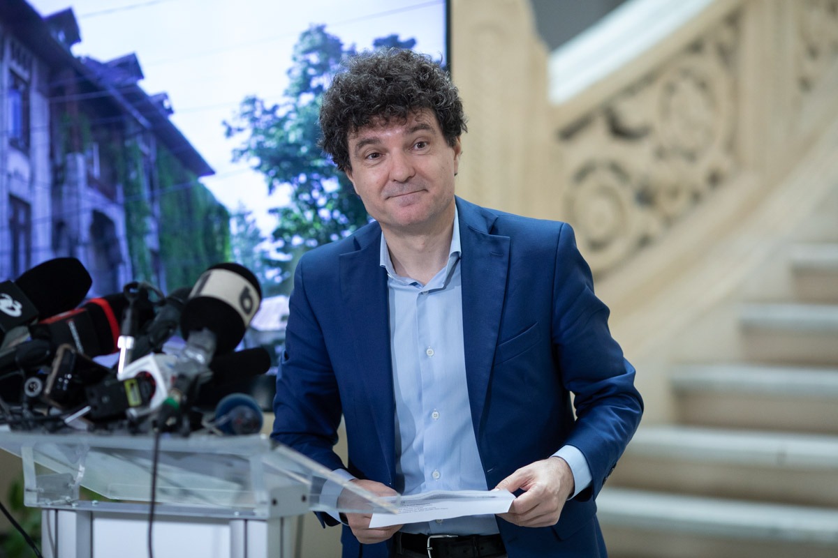 Nicuşor Dan, candidatul oficial al Forţei Dreptei