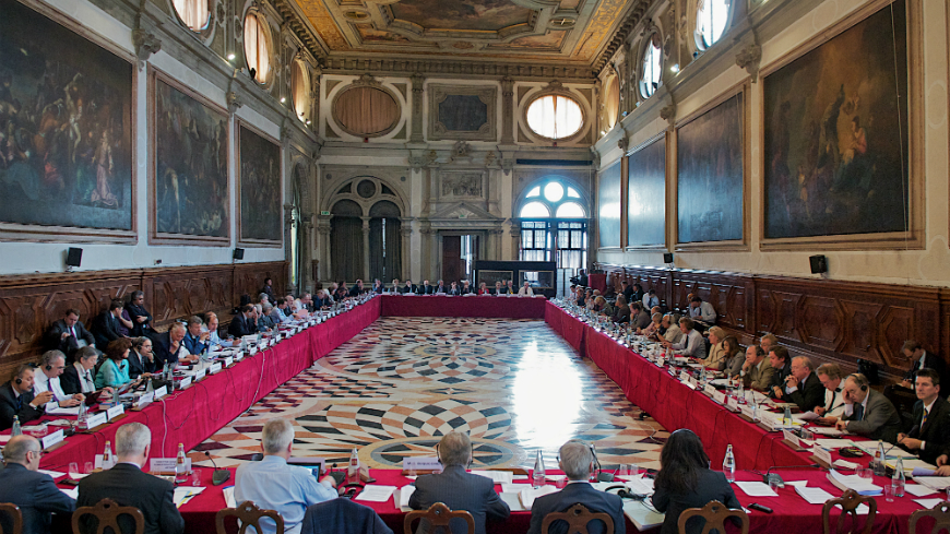 Alertă în politica Românească – Comisia de la Veneția și OSCE sesizate privind comasarea alegerilor