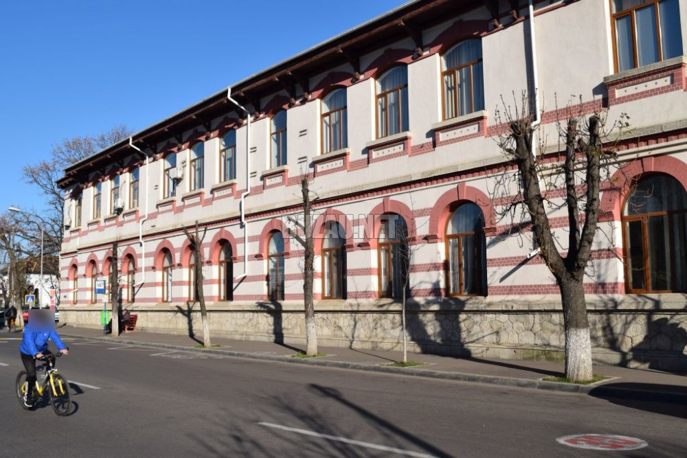 Scandal la Colegiul „Bogdan Petricei cu Hașdeu“ – Incompetența academică la catedră