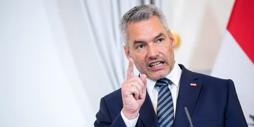  Parlamentul UE îl sancționează pe Nehammer
