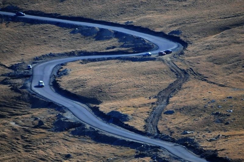 Accident cu trei răniţi, pe Transalpina