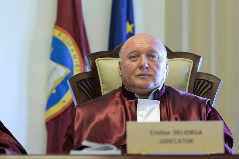 Românii obișnuiți așteaptă încă deciziile de recalculare! Judecătorul CCR Cristian Deliorga are cea mai mare pensie din România: 800.000 de lei pe an!