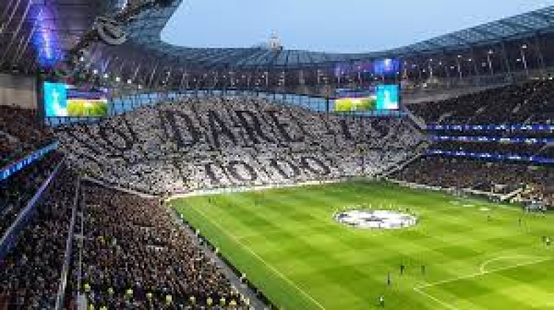 Bentancur (Tottenham) este conştient şi comunică după lovitura primită la cap