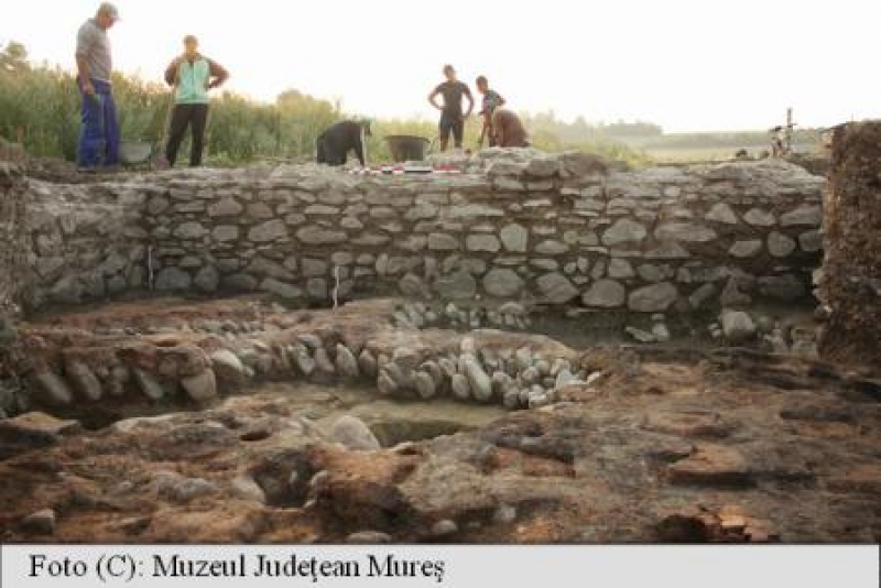 Vestigii romane care ar fi trebuit conservate de un investitor, distruse de ploi, spre revolta arheologilor