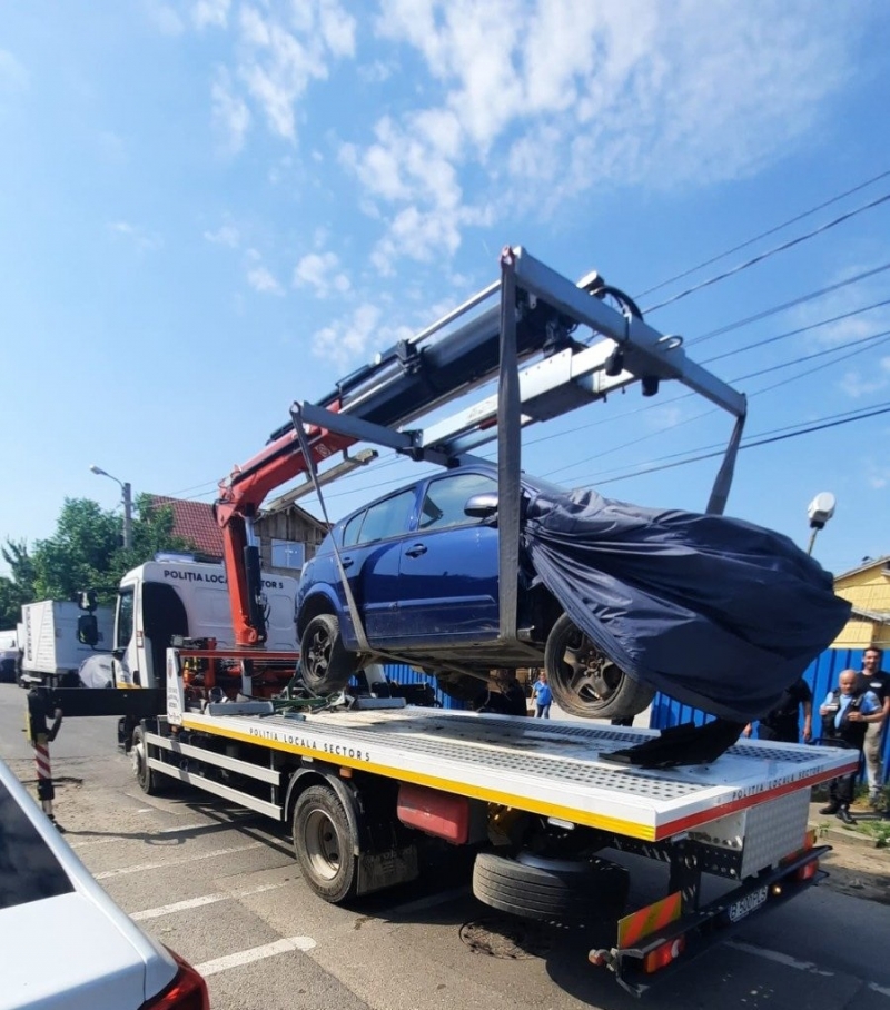 Mașinile parcate pe trotuarele din Sectorul 5 vor fi ridicate