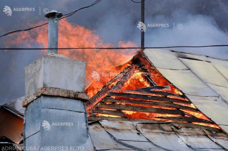 Incendiu cu victime, în localitatea Vaideeni din judeţul Vâlcea –  Un copil a fost găsit carbonizat
