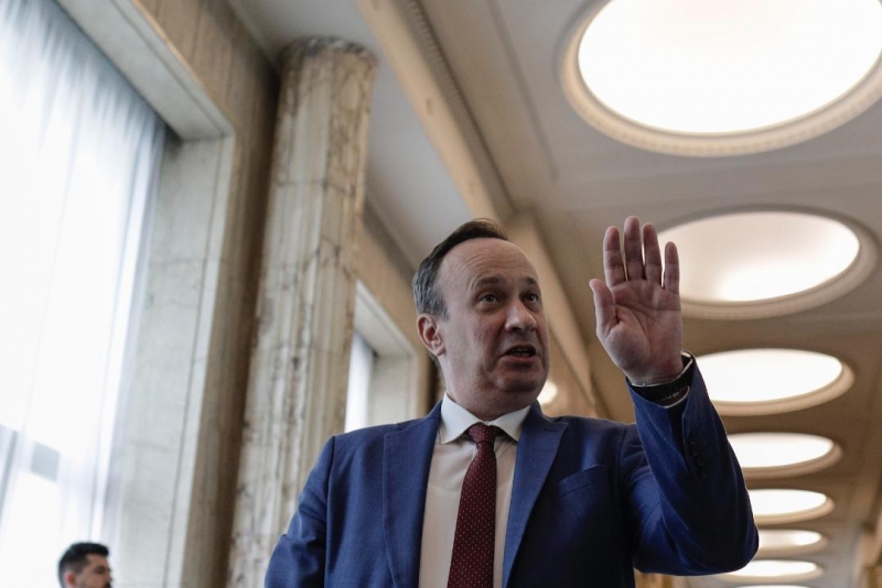 Ministrul Adrian Câciu iese la atac după ce furtuna a făcut ravagii pe litoral: 'E inadmisibil să îţi laşi maşina în parcare şi să nu o găseşti'