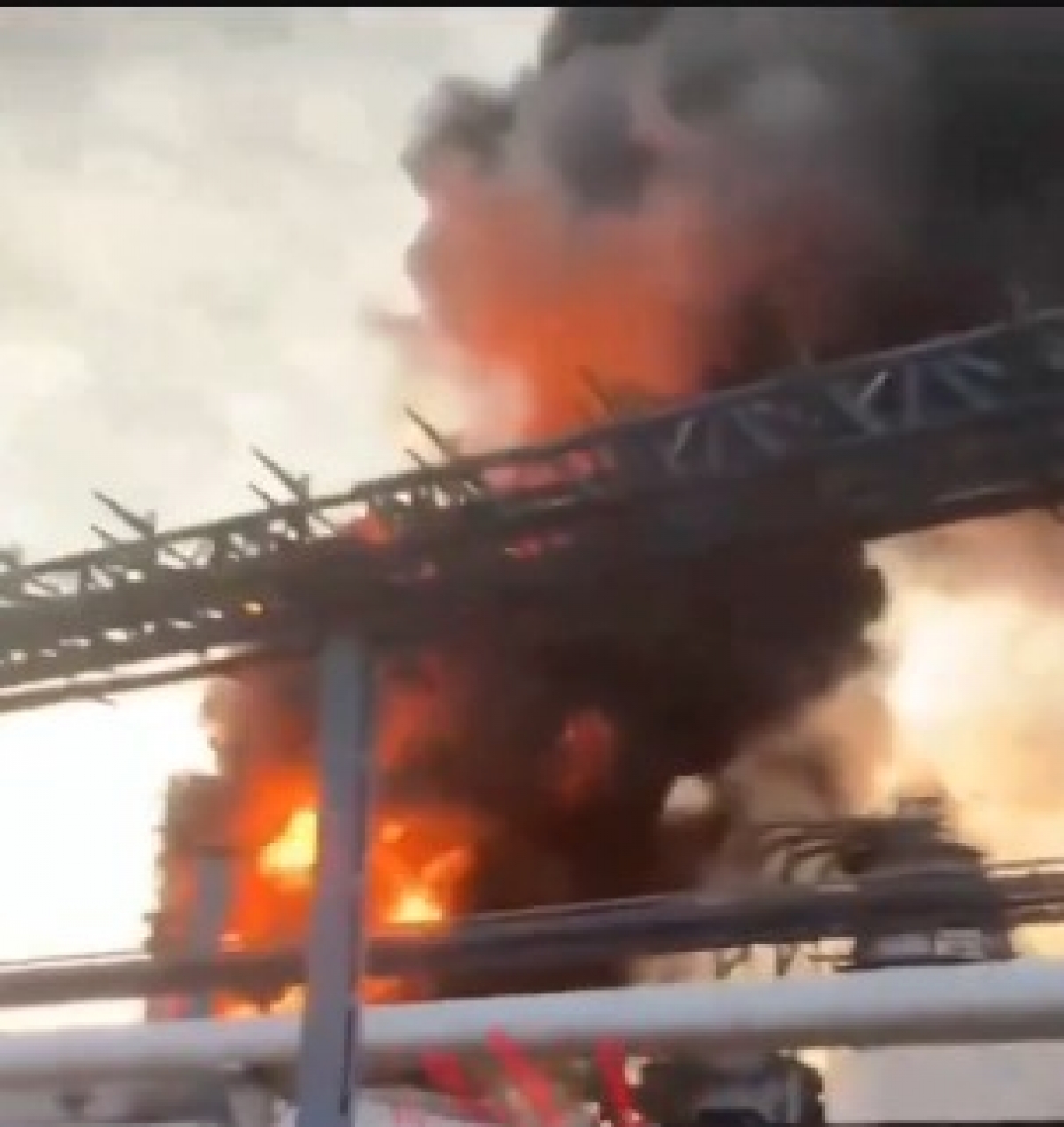 VIDEO Explozie puternică la o rafinărie Gazprom, la câteva ore de la atacul masiv asupra Ucrainei