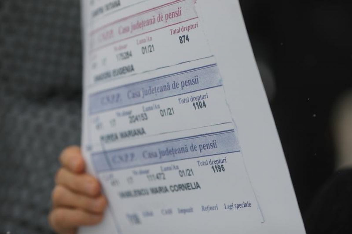 Cât a ajuns să coste, de fapt, trimiterea deciziilor de recalculare a pensiilor