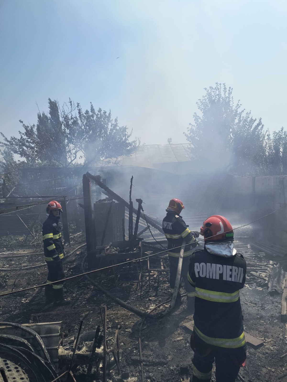 Incendiu la un un restaurant din Victoria, Brașov, flăcările cuprinzând acoperişul