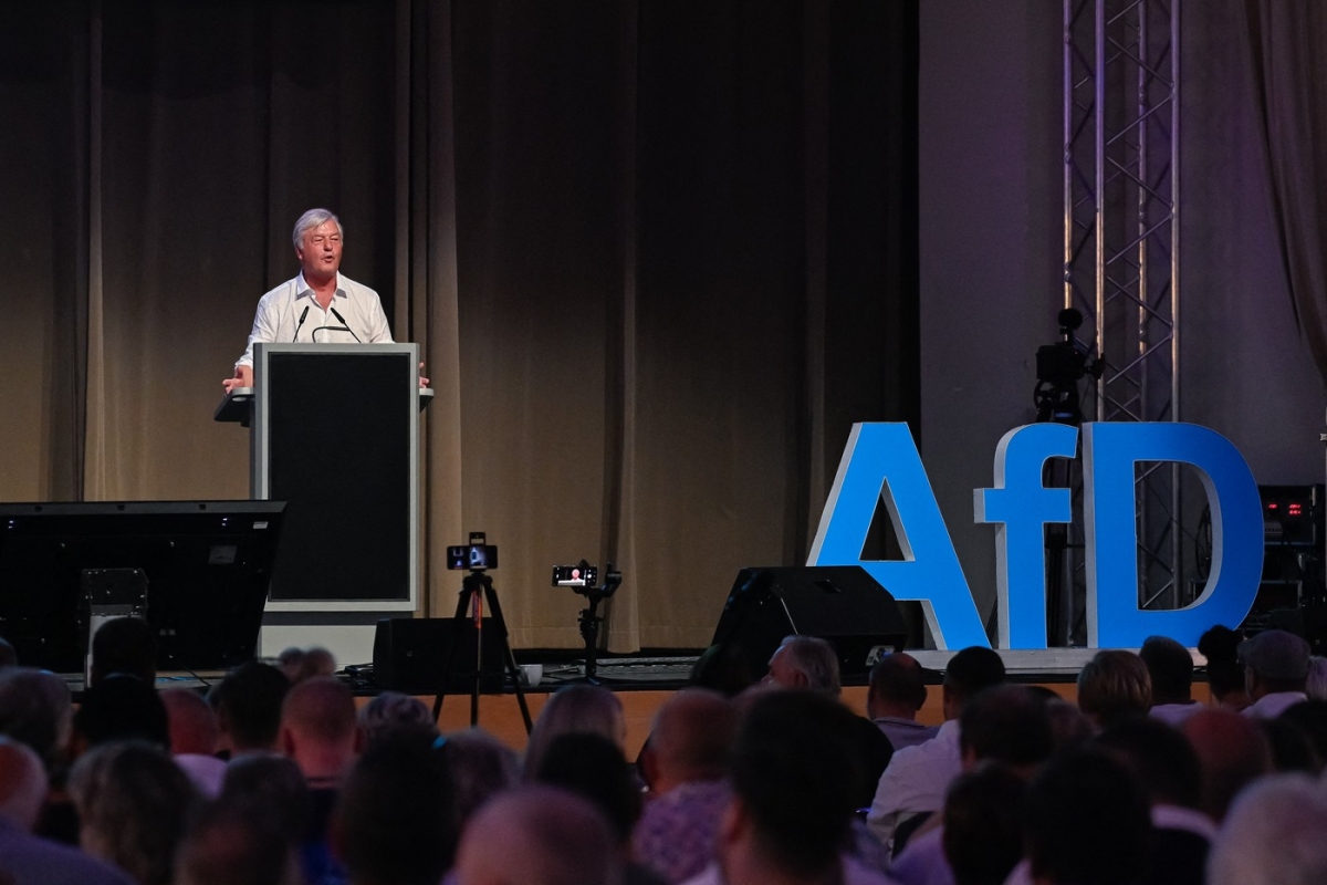 Fondatorul unei reviste interzise în Germania, aplaudat la conferința partidului AfD, după ce și-a proclamat sprijinul pentru Putin