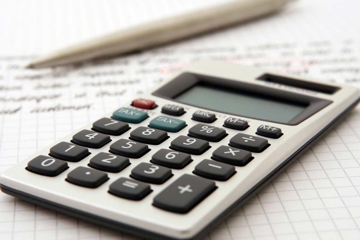 Politica fiscală ‘amenință’ stabilitatea României. Ce se va întâmpla cu inflația, deficitul bugetar și datoria publică în următoarele 12 luni