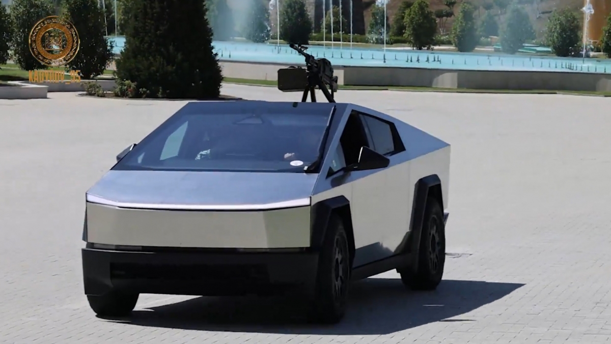 Elon Musk neagă că i-ar fi dăruit un Cybertruck lui Kadîrov: 'Chiar sunteți atât de retardați?'