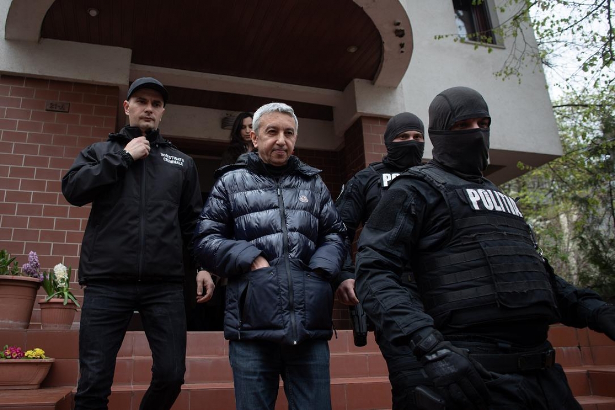 Dan Diaconescu apare în 15 secvențe video diferite făcând sex cu o minoră. Ce spune autorul filmărilor