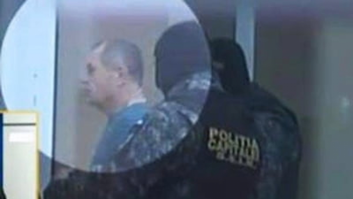 Polițistul condamnat pentru crima de la coaforul 'Perla', unde și-a împușcat soția și pe o colegă a acesteia cere să fie liber