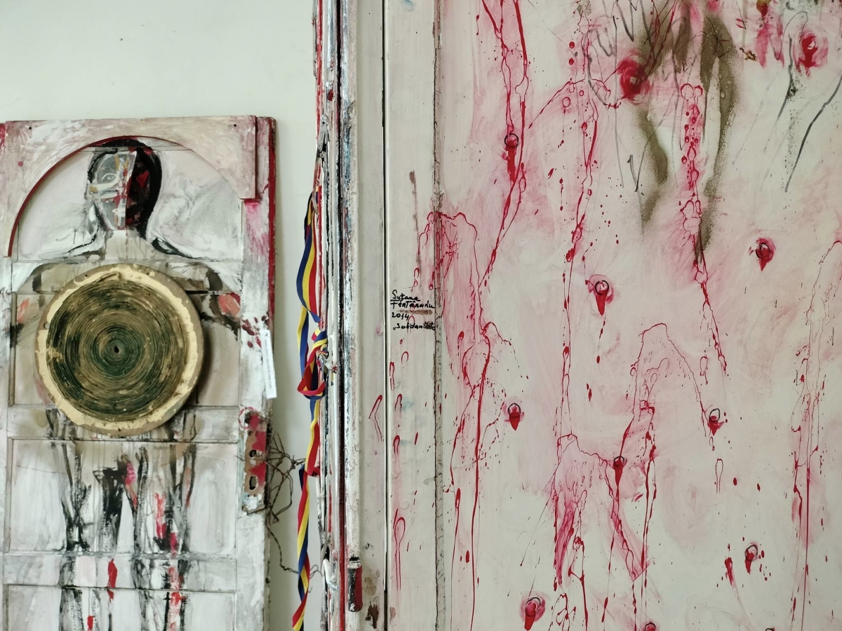 Vernisajul expoziţiei artistei Suzana Fântânariu, '89 din uşă' – la Memorialului Revoluţiei din Timişoara