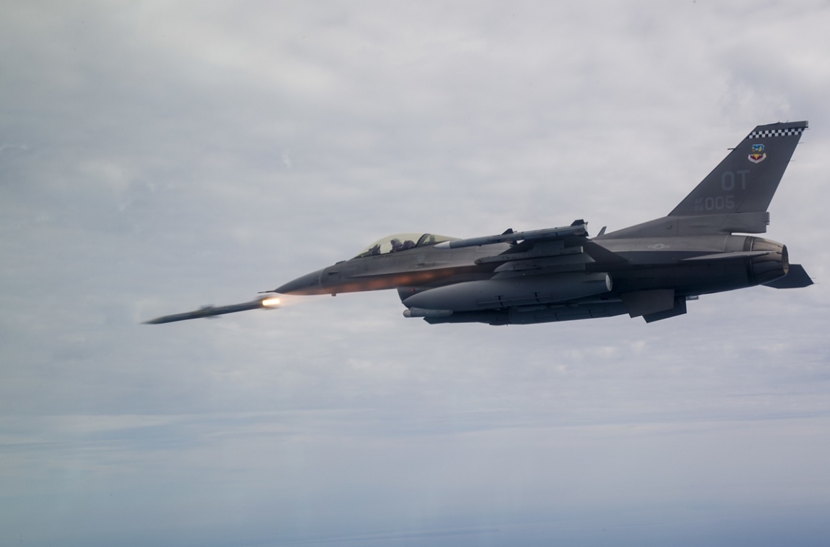 SUA au dat undă verde: România cumpără rachete performante pentru avioanele F-16 și F-35