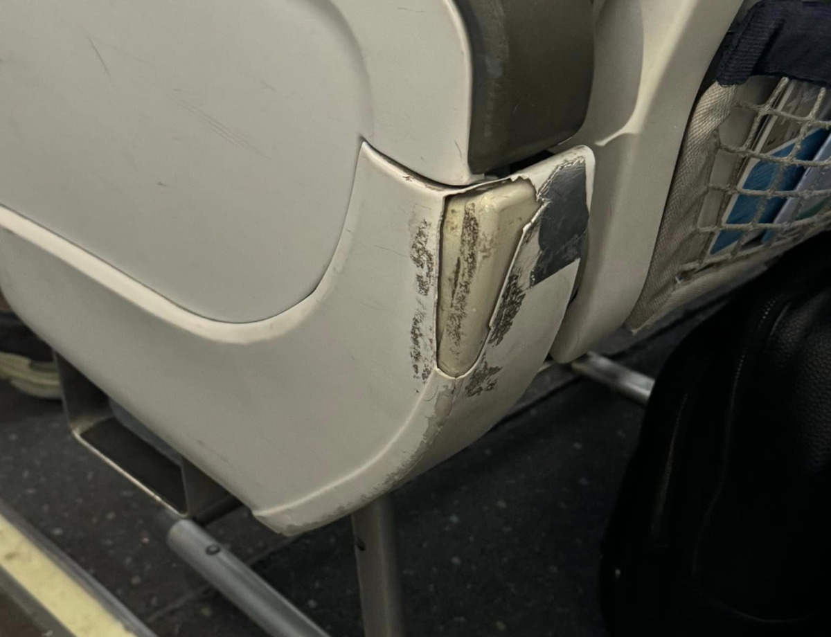 FOTO Paul Anghel, director ANPC, denunță probleme grave la o companie aeriană – Prețuri mari și curățenie inexistentă