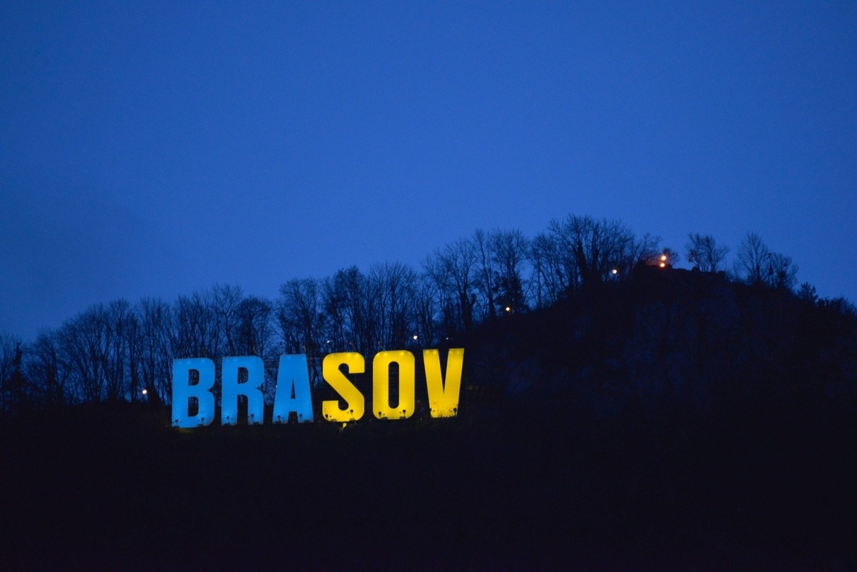 Brașovul 'îmbracă' drapelul ucrainean, de Ziua Națională a Ucrainei