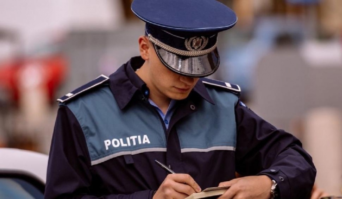 Investigație a IPJ Olt după presupusa tentativă a unui polițist de a ascunde un pliculeț cu substanțe interzise descoperit la un bărbat