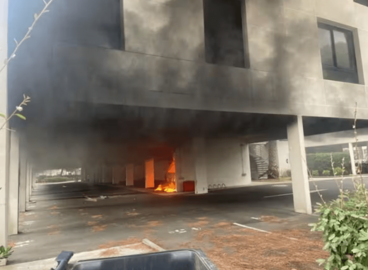 Explozie lângă o sinagogă în sudul Franței. Cel puţin două maşini, între care una având la bord o butelie cu gaz, au fost incendiate