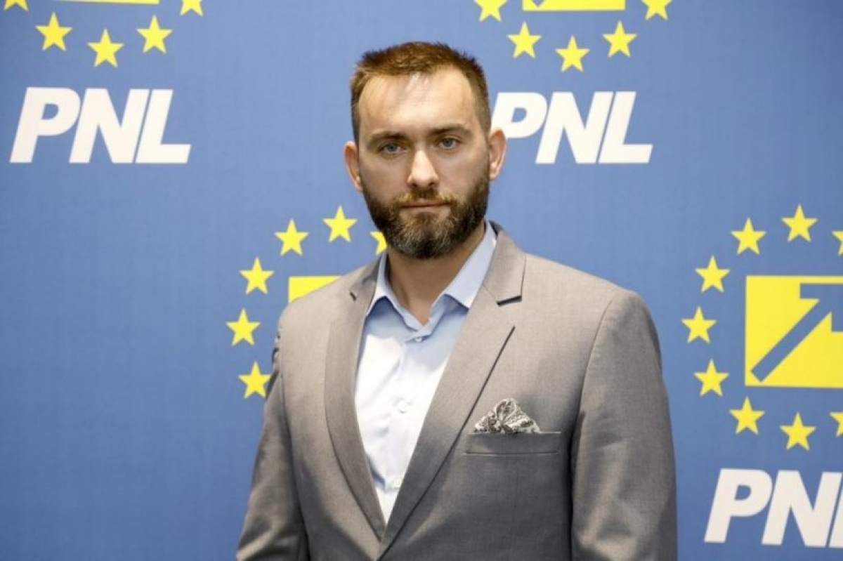 VIDEO Senatorul Cristian Niculescu Țâgârlaș a sărbătorit Ziua Ucrainei pe podul istoric de la Sighetu Marmației