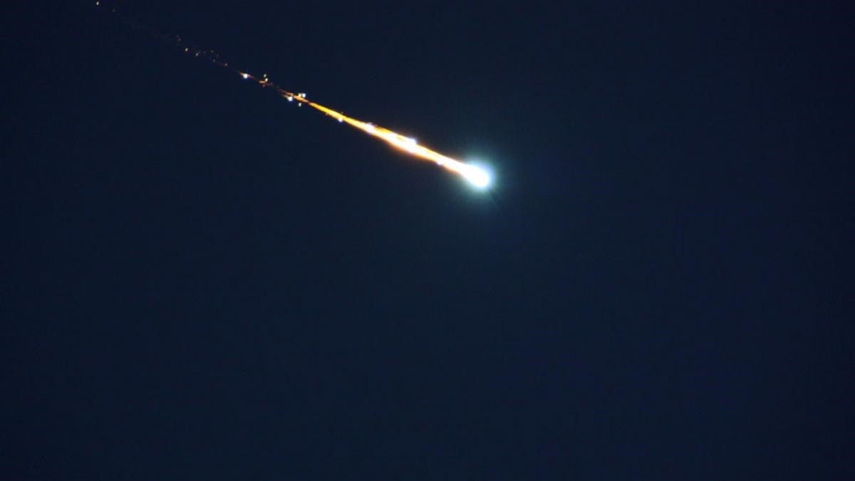 VIDEO O misterioasă 'minge de foc' a străbătut cerul României. Un fizician dă vina pe Elon Musk