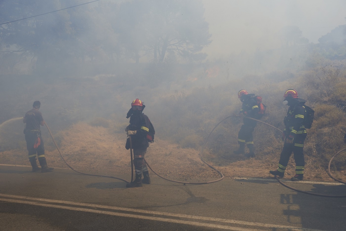 Incendiile cuprind Europa, dar statele scad drastic numărul de pompieri. Semnal de alarmă tras de sindicate