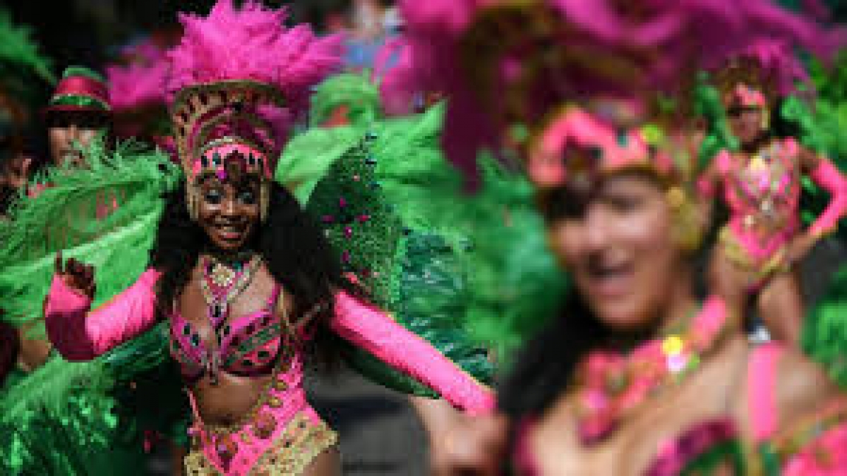 Carnavalul de la Notting Hill, scene de coșmar: Opt persoane înjunghiate, trei sunt în stare gravă / Sute de persoane arestate