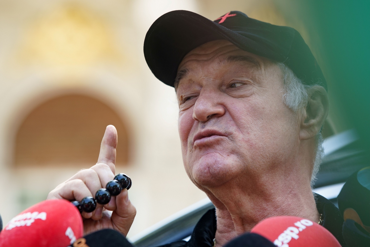 Gigi Becali salută prezența lui Marcel Ciolacu la meciul FCSB-LASK și vine cu o solicitare: 'Asta ar putea să facă el'