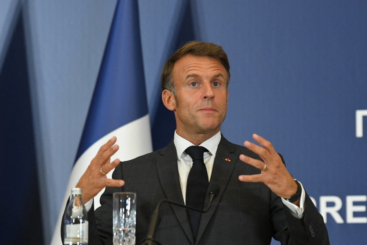Macron, care caută un premier, se întâlneşte luni cu Bernard Cazeneuve, un fost premier socialist al lui Hollande