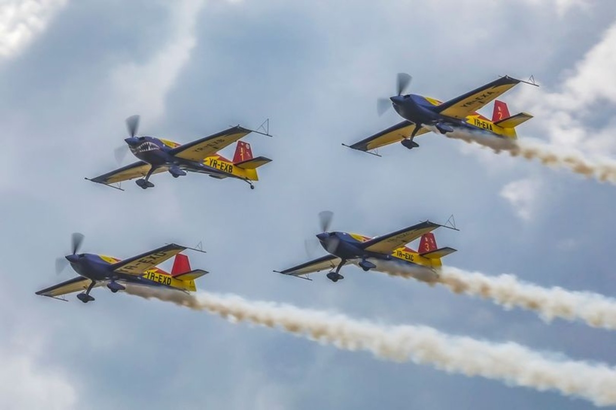BIAS, cel mai mare show aviatic din România, se desfăşoară sâmbătă, pe Aeroportul Băneasa