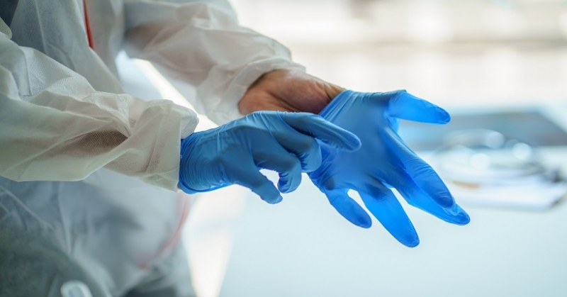 Inovație revoluționară în chirurgie: înlocuirea valvulară aortică prin abord complet endoscopic