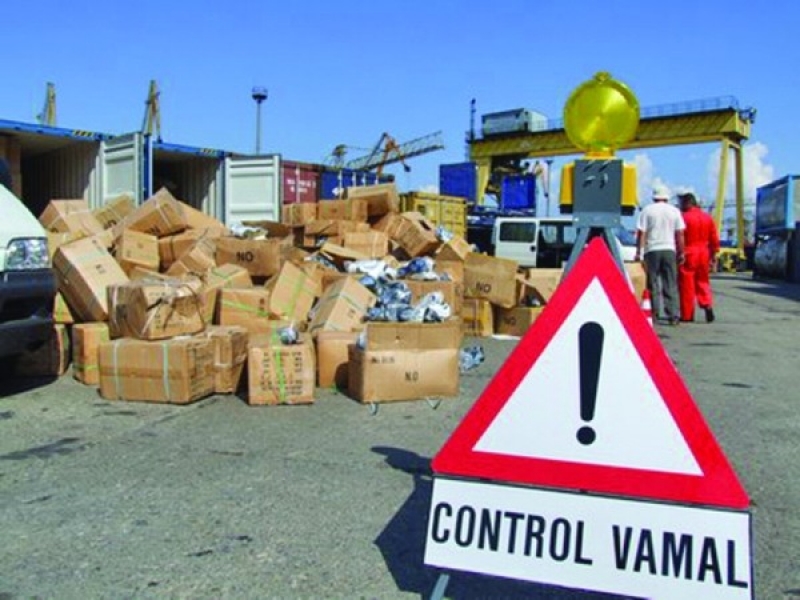 17.000 de metri de țesătură, confiscate de autoritățile vamale