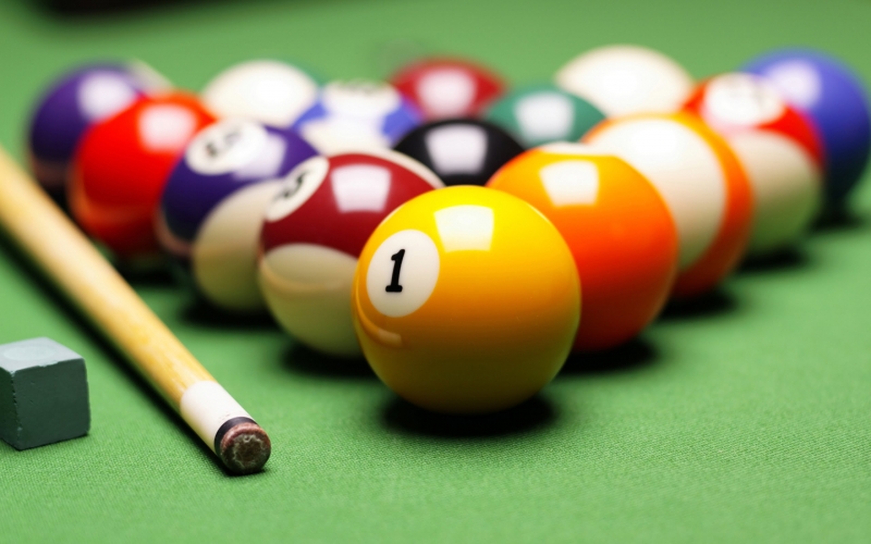 Higgins atinge o performanță remarcabilă în snooker, devenind al doilea jucător din istorie care reușește să realizeze 1.000 de break-uri de 100 de puncte. Această realizare impresionantă subliniază nu doar abilitățile sale tehnice excepționale, ci și dedicarea și pasiunea pe care le are pentru acest sport. La acest nivel, fiecare punct este o victorie personală, iar Higgins demonstrează că talentul și munca grea pot duce la succes. Această bornă istorică îi asigură un loc de frunte în panoplia legendelor snooker-ului, având un impact semnificativ asupra tinerelor talente care vin din urmă.