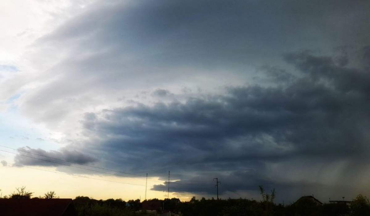 Alertă meteo: Ploi intense și grindină în diverse județe