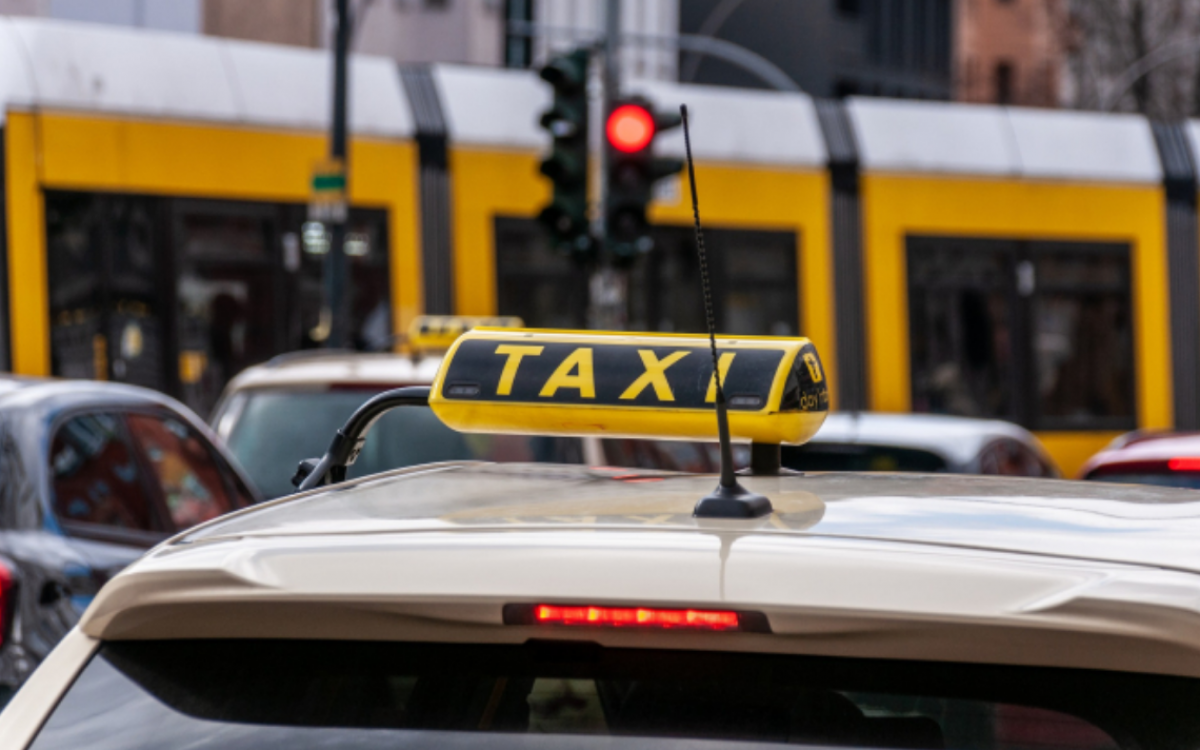 Polițiștii din București au ieșit în stradă cu taxiul pentru a supraveghea și a aplica sancțiuni rapide: șoferii de ridesharing nu au fost ocoliți nici ei