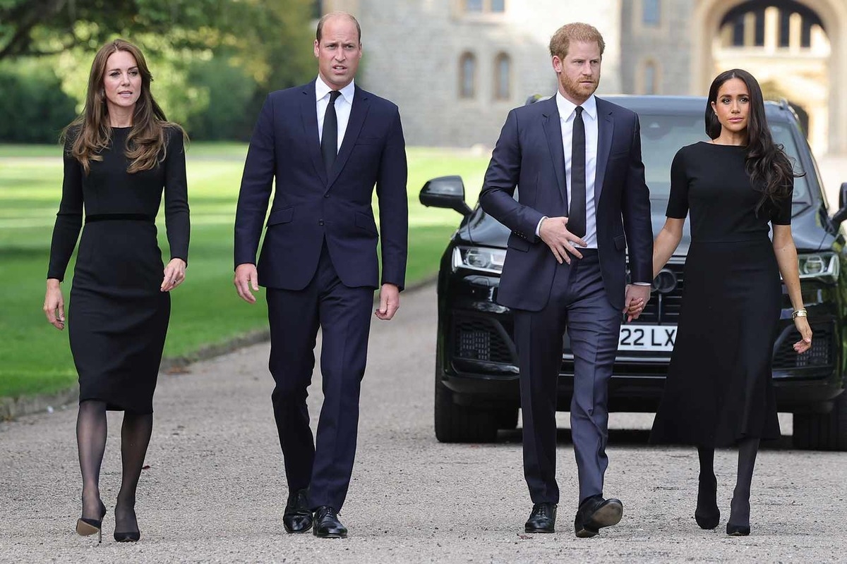 Un nou scandal în familia regală britanică: Motivul excluderii lui Meghan Markle dintr-o fotografie oficială