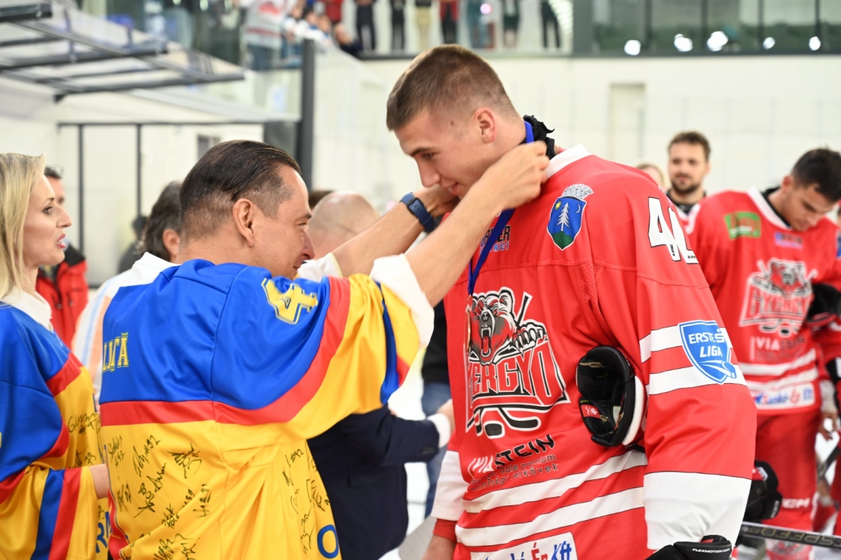 Spectacol de nivel european la inaugurarea patinoarului Berceni Arena