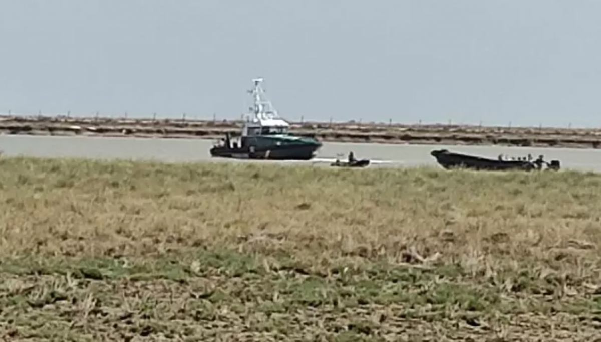 Urmărire ca-n filme pe un râu din Spania: Un presupus traficant de droguri a murit într-o barcă de mare viteză, care a lovit cu putere malul