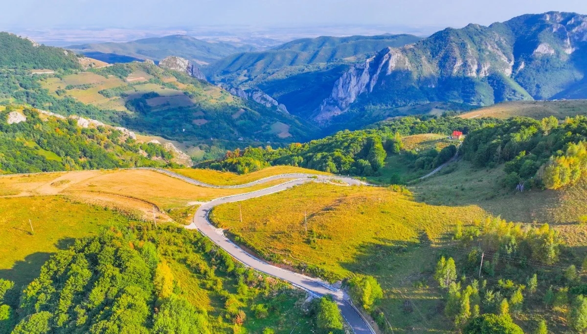 Trafic oprit pe Transapuseana: Coliziune între trei motociclete