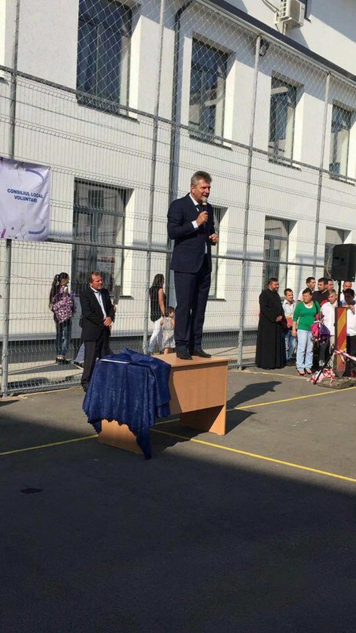 O școală de succes este sabotată de Primăria Voluntari: Cum ignoră Florentin Pandele excelența și îi pune pe copiii din școli în pericol