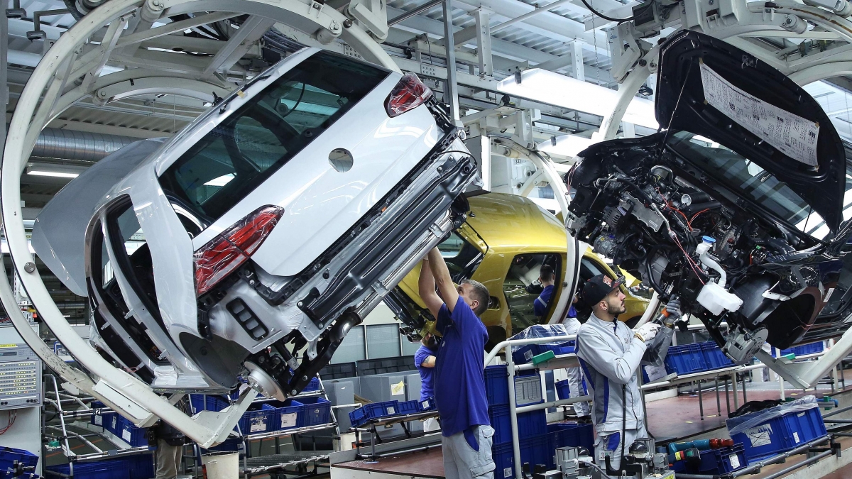 Moment fără precedent: Gigantul auto al Europei închide fabrici. Presiunea Chinei este una uriașă