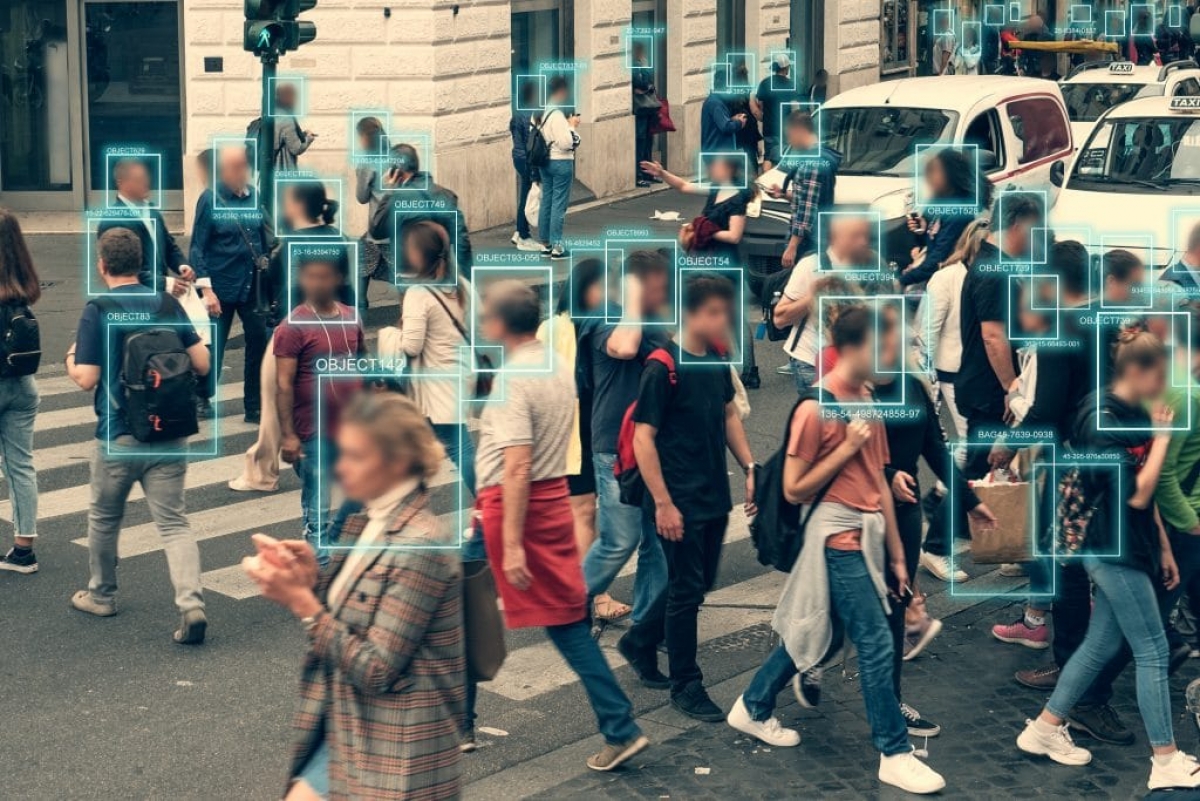 'Big brother' ilegal în Europa: Olanda, Franța, Marea Britanie și Italia au amendat o companie de recunoaștere facială care a stocat miliarde de fotografii