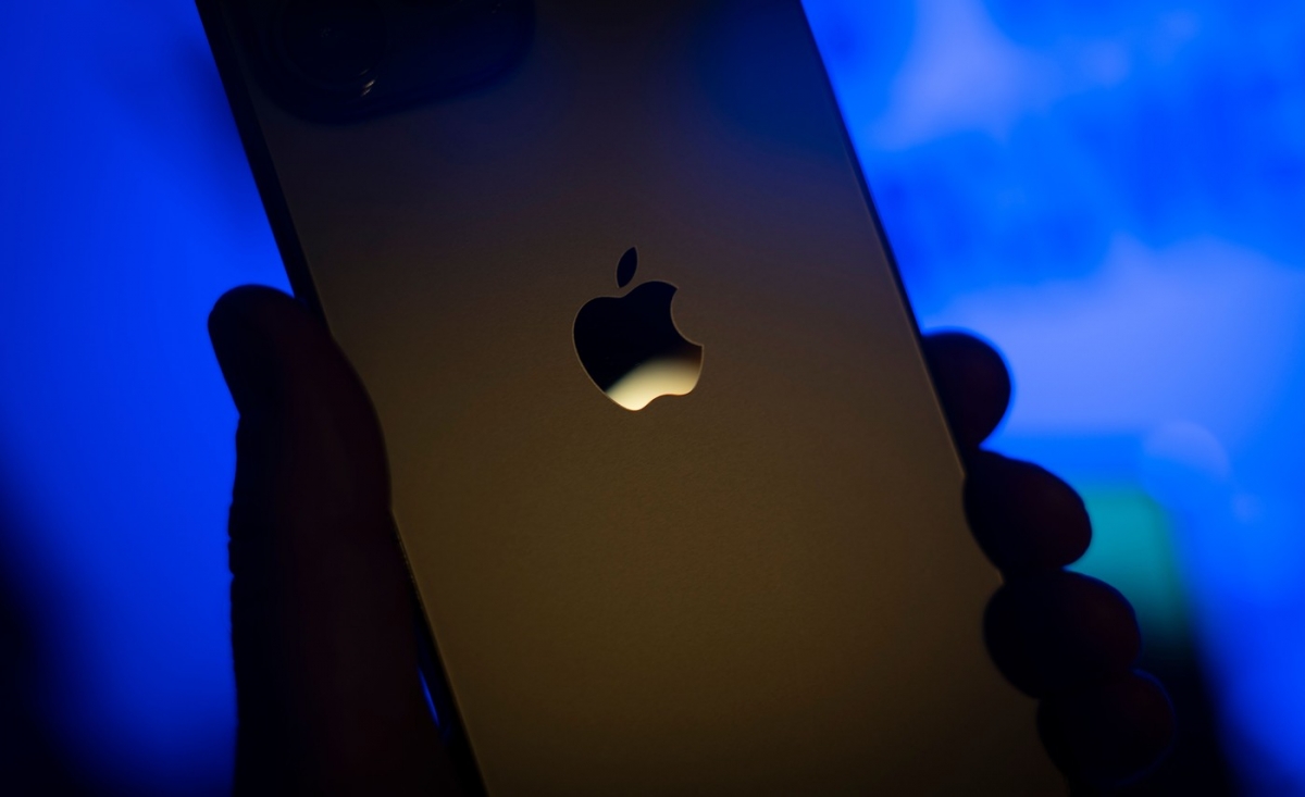 Apple va schimba ecranele LCD cu ecrane OLED pentru toate viitoarele modele de iPhone începând cu 2025