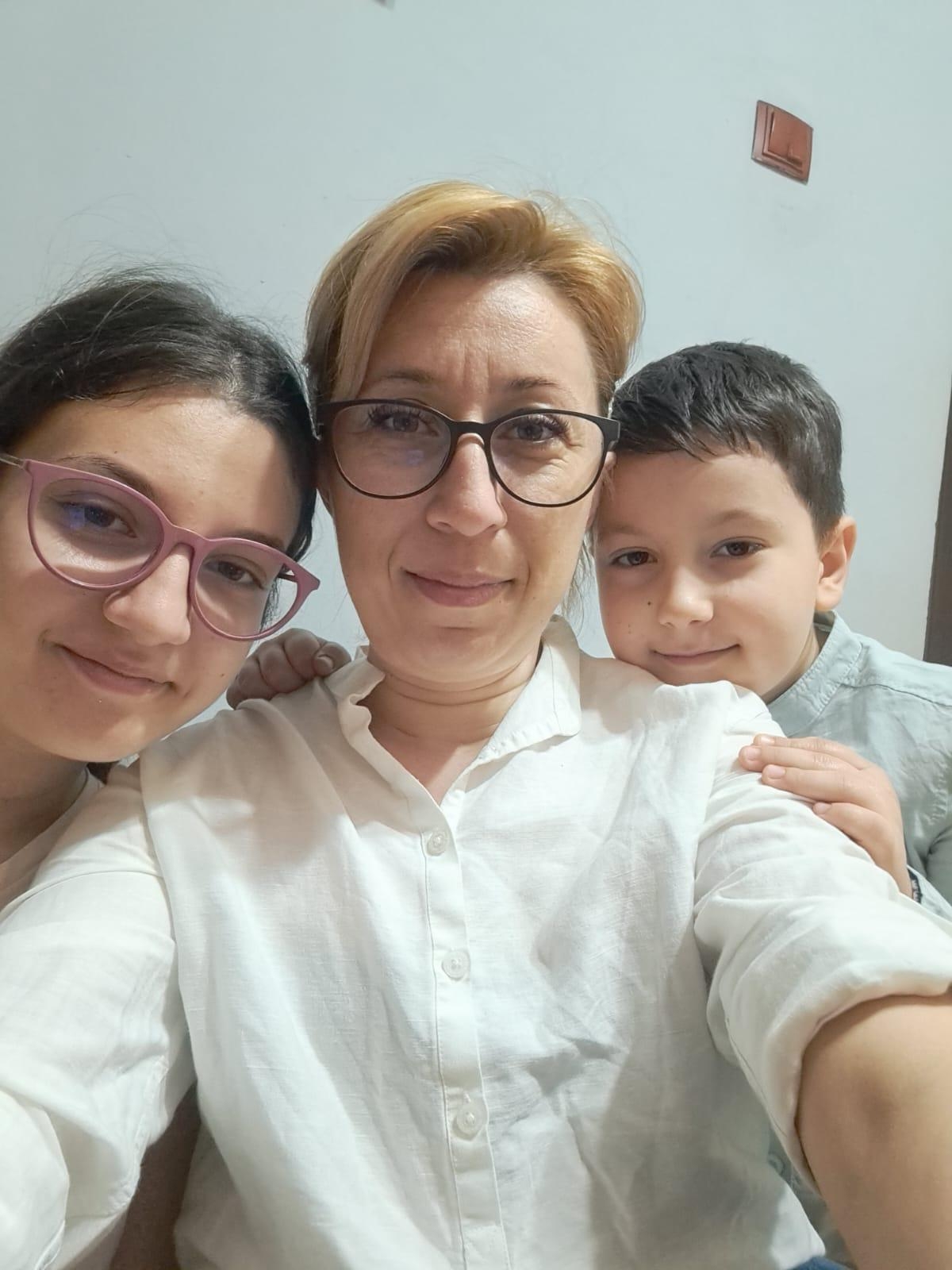 25 de ani de suferință: Grijile unei mame dedicate