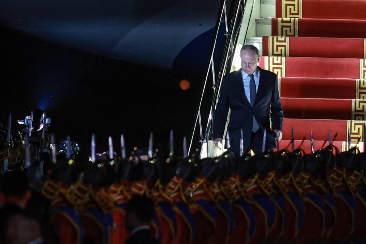 VIDEO Protestatari reținuți de forțele mongoleze, în loc să fie arestat Putin