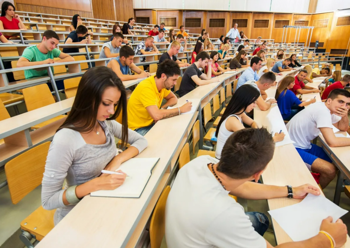 Bani de la stat pentru ‘Primul student din familie’, la începutul anului universitar